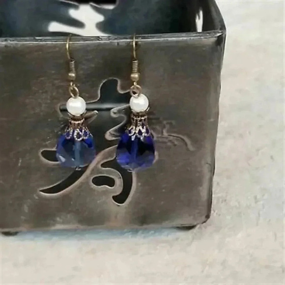 Hand Craft Steampunk Blue Faceted Glass Teardrop Antiqued Brass Dangle Earrings - Picture 5 of 6